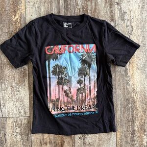 2 for $10 sale: Legends of Now California graphic cotton t-shirt - M